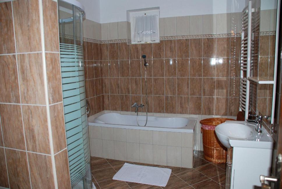Janus Apartman Sarvar Room photo